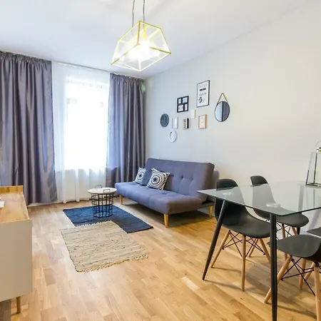Quiet Old Town Hideout Apartment *