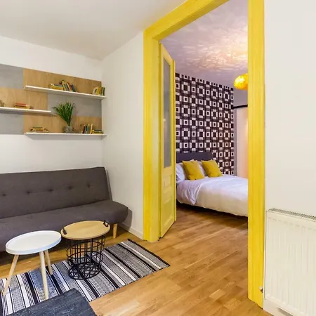 Quiet Old Town Hideout Daire