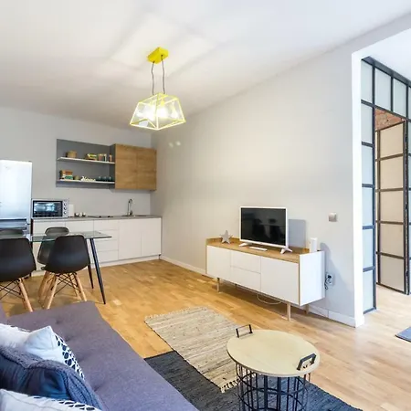 Daire Quiet Old Town Hideout