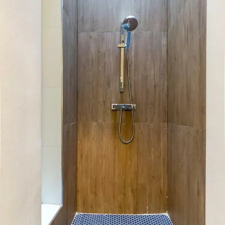 Daire Quiet Old Town Hideout *