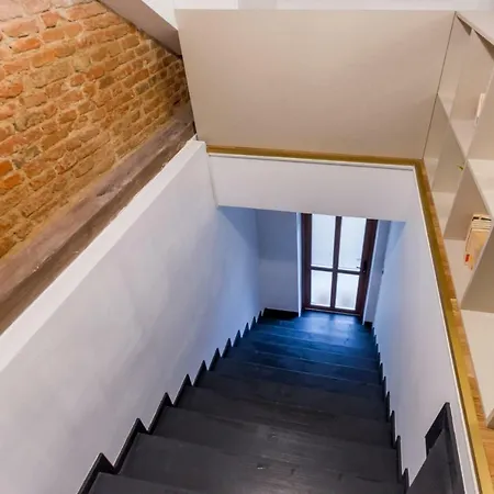 Daire Quiet Old Town Hideout