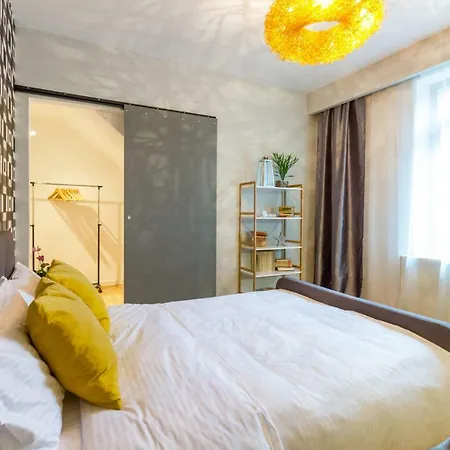 Daire Quiet Old Town Hideout