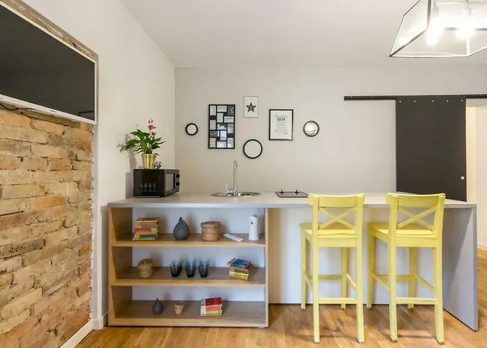 Quiet Old Town Hideout דירה *