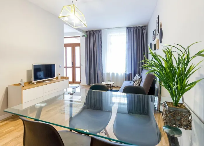 Daire Quiet Old Town Hideout