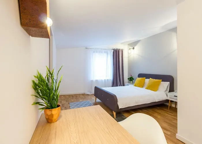 Quiet Old Town Hideout Apartman *